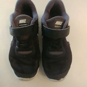 Slight wear - boys Nike revolution 3